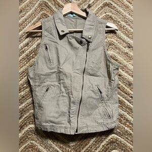 Maurice's Women's Khaki Color Zipper Vest, Size M, Great Condition
